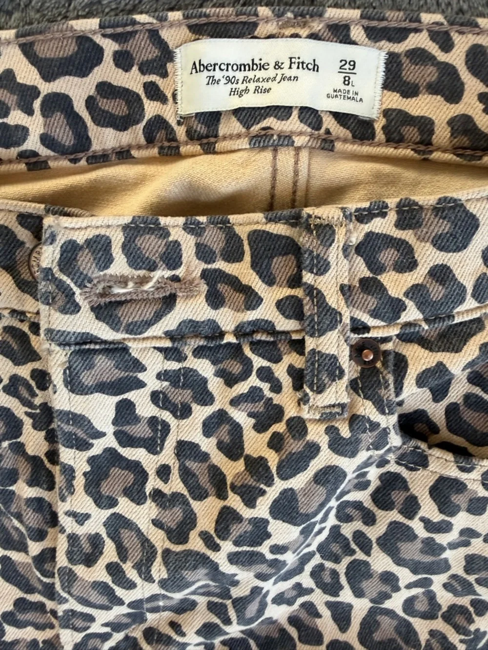 Abercrombie & Fitch Leopard-Print 90s high rise relaxed jean - Picture 6 of 6